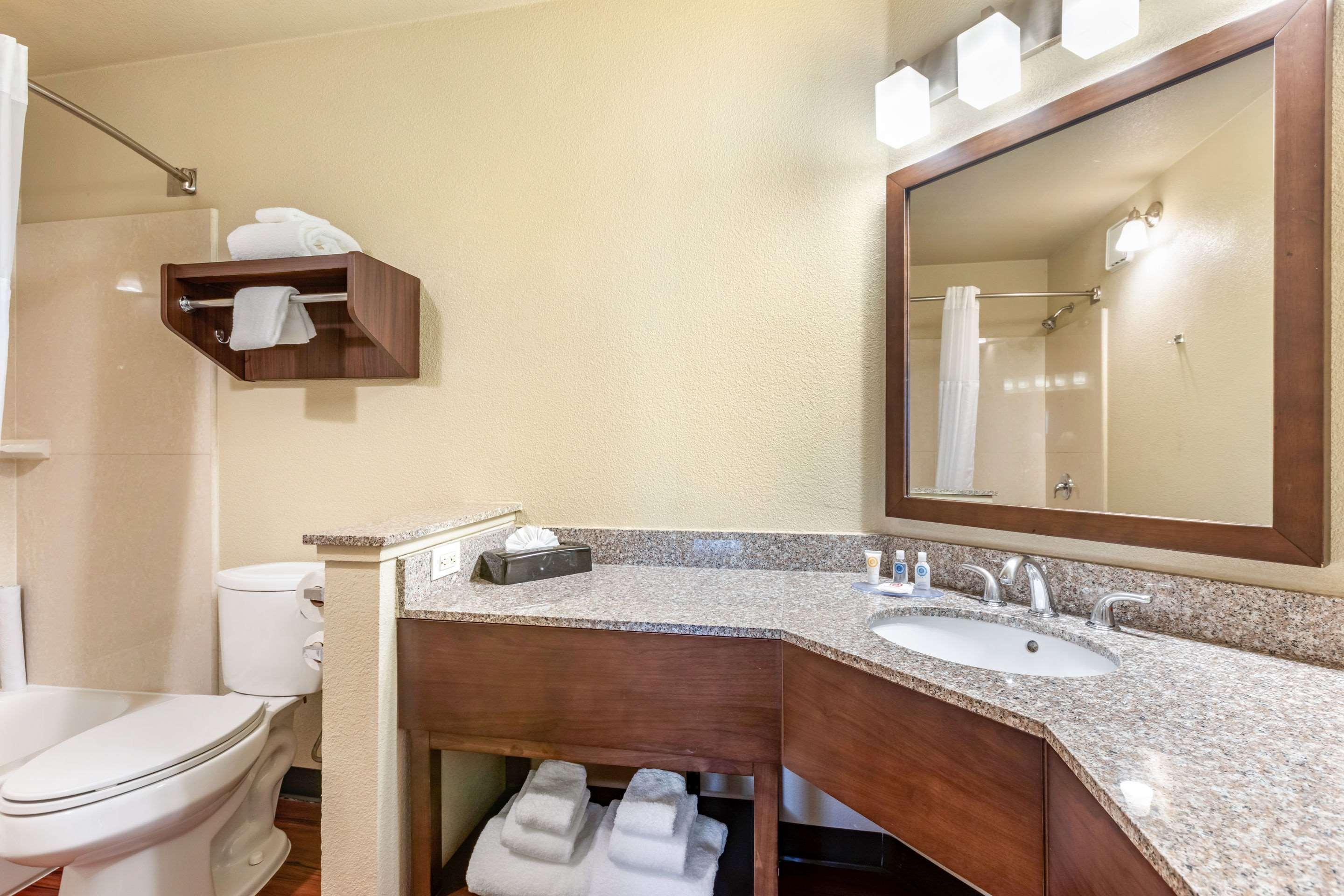 Comfort Inn & Suites Orange County John Wayne Airport Santa Ana Exterior photo