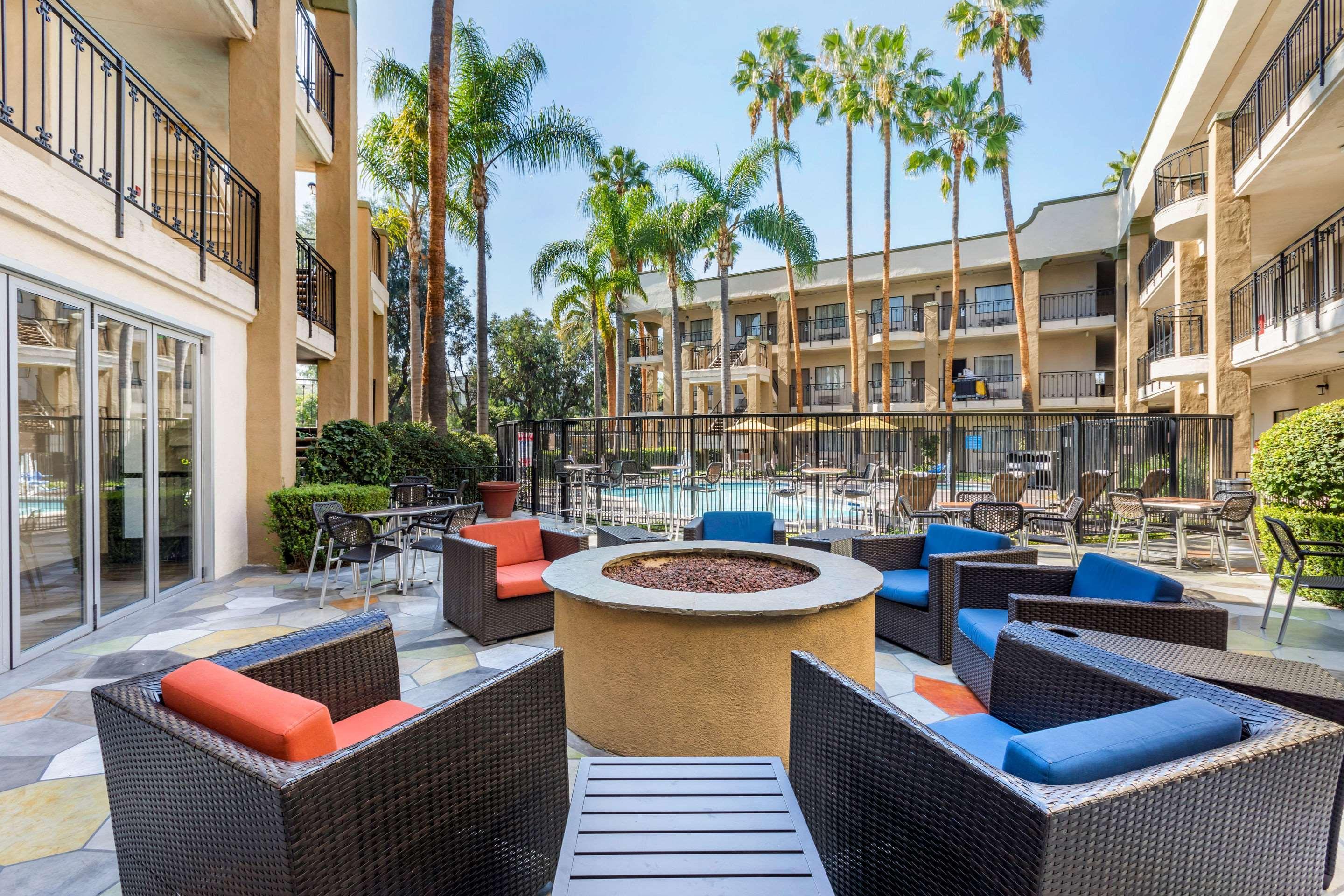Comfort Inn & Suites Orange County John Wayne Airport Santa Ana Exterior photo