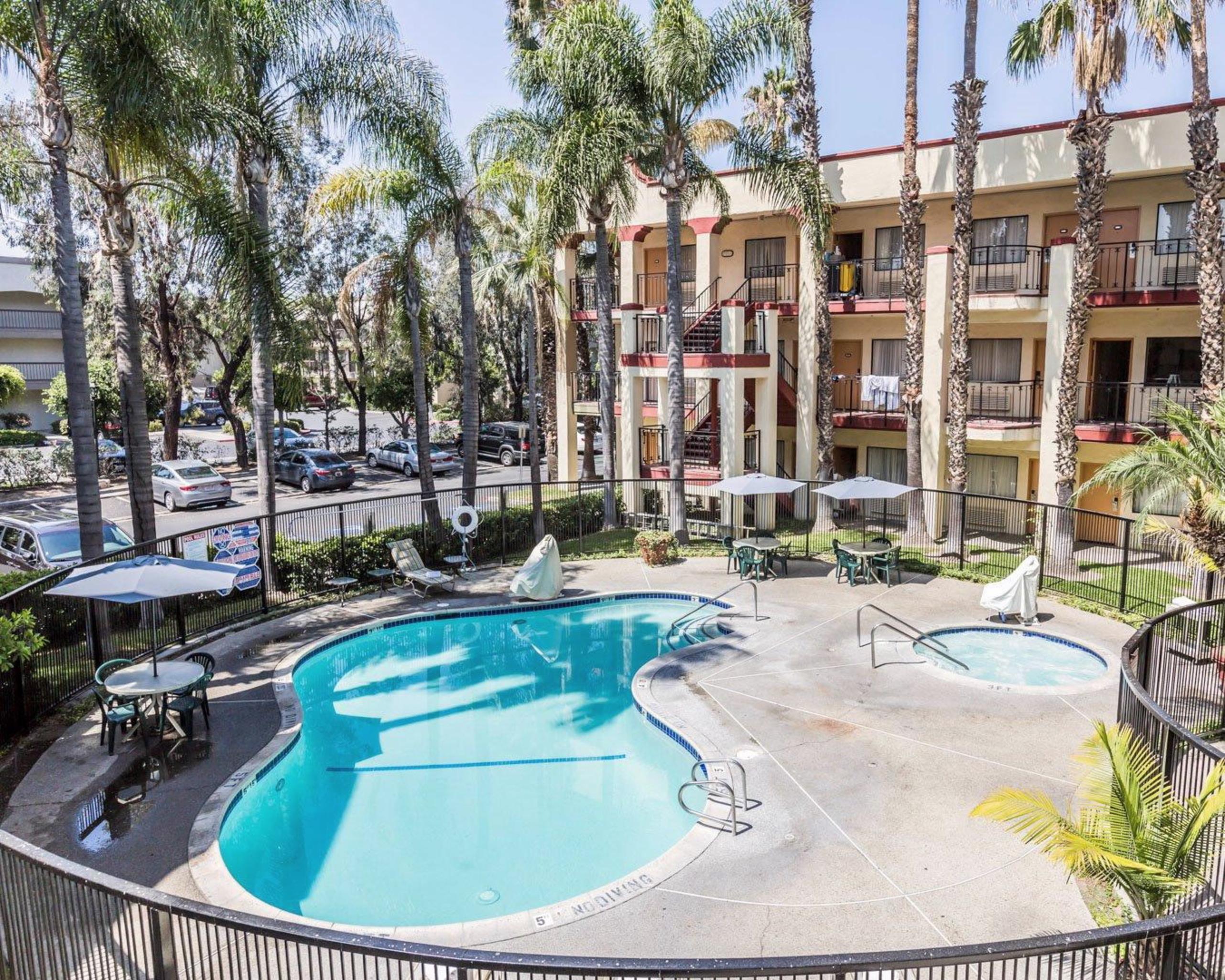 Comfort Inn & Suites Orange County John Wayne Airport Santa Ana Exterior photo