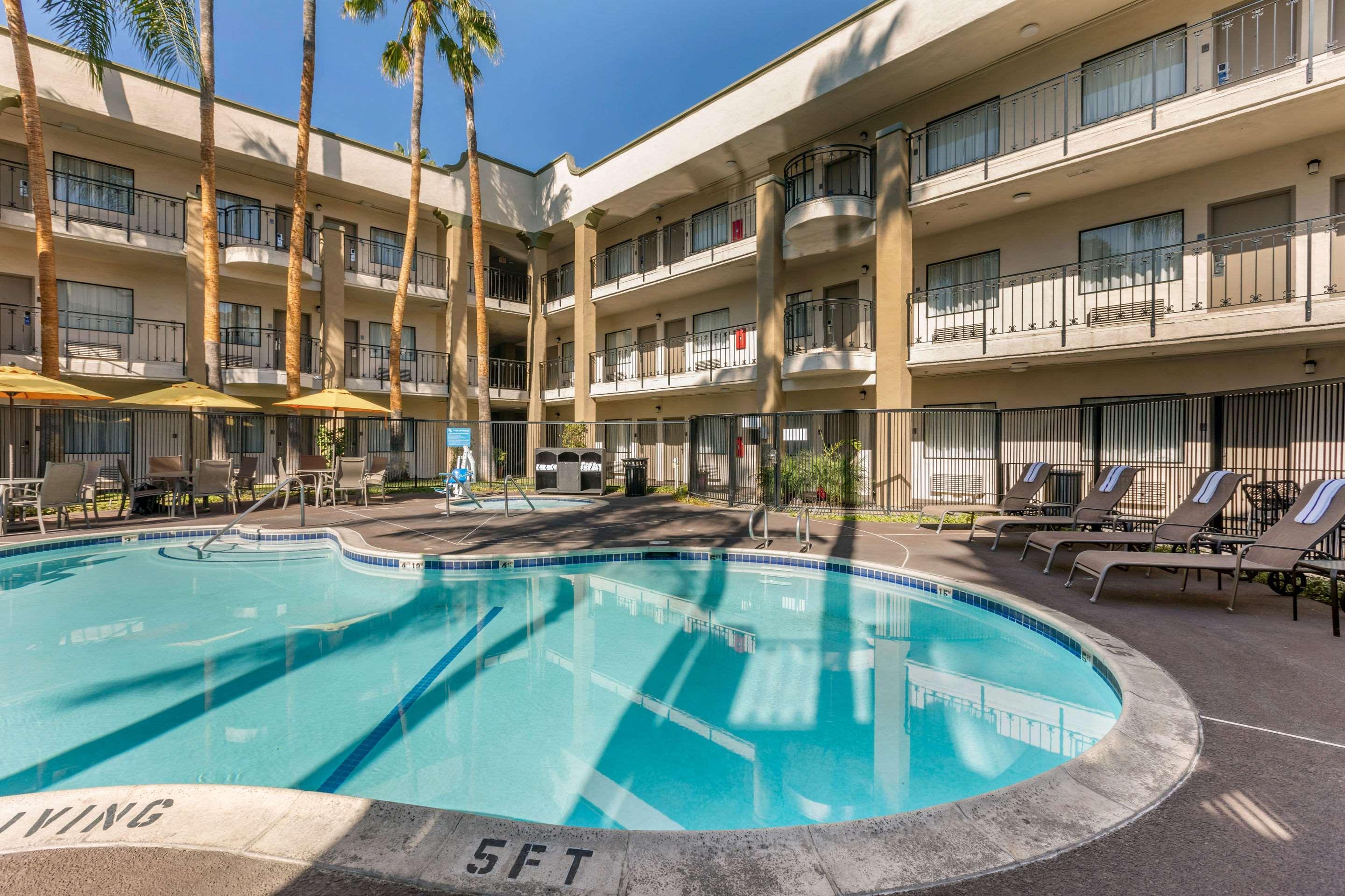 Comfort Inn & Suites Orange County John Wayne Airport Santa Ana Exterior photo