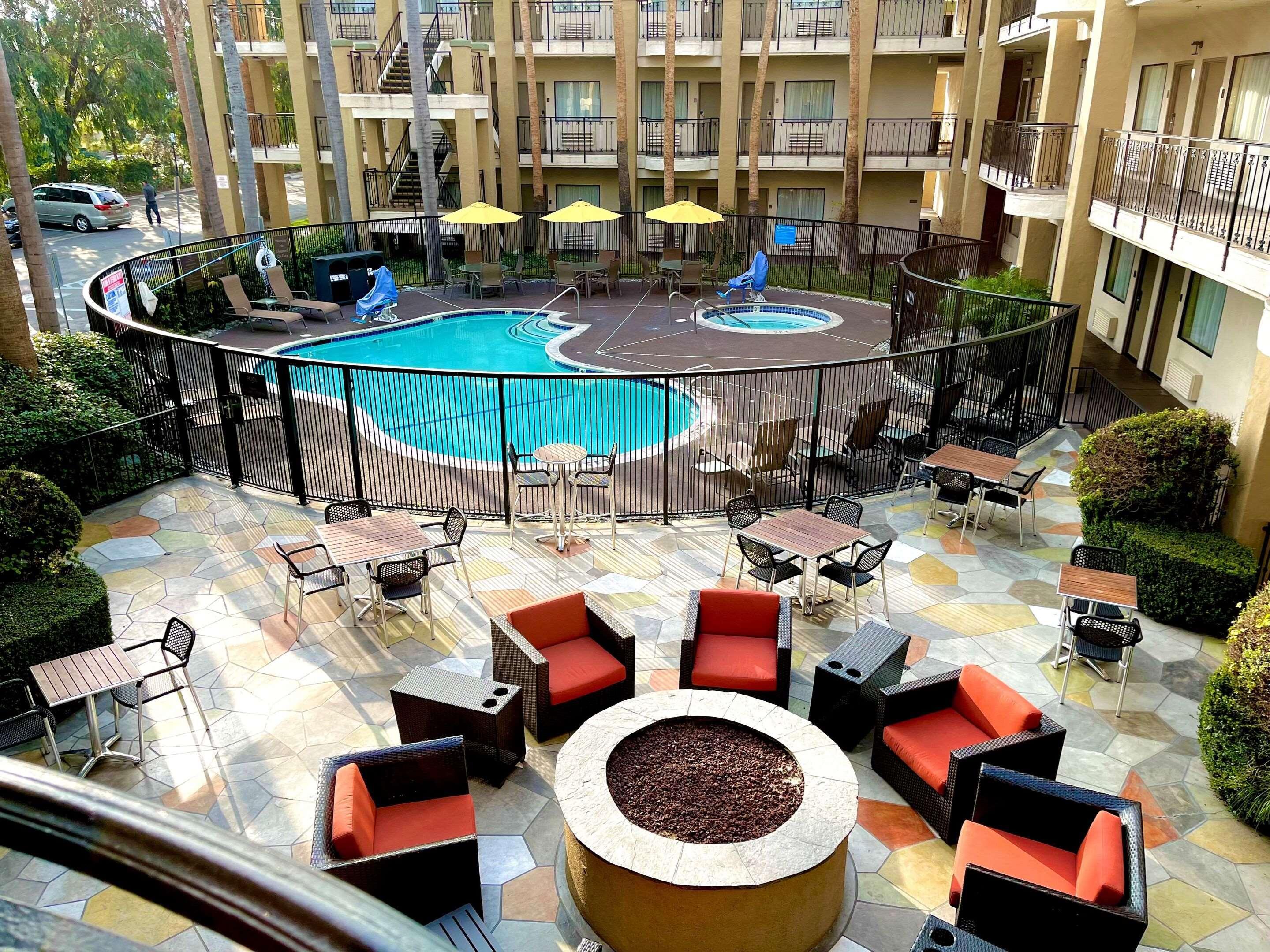 Comfort Inn & Suites Orange County John Wayne Airport Santa Ana Exterior photo