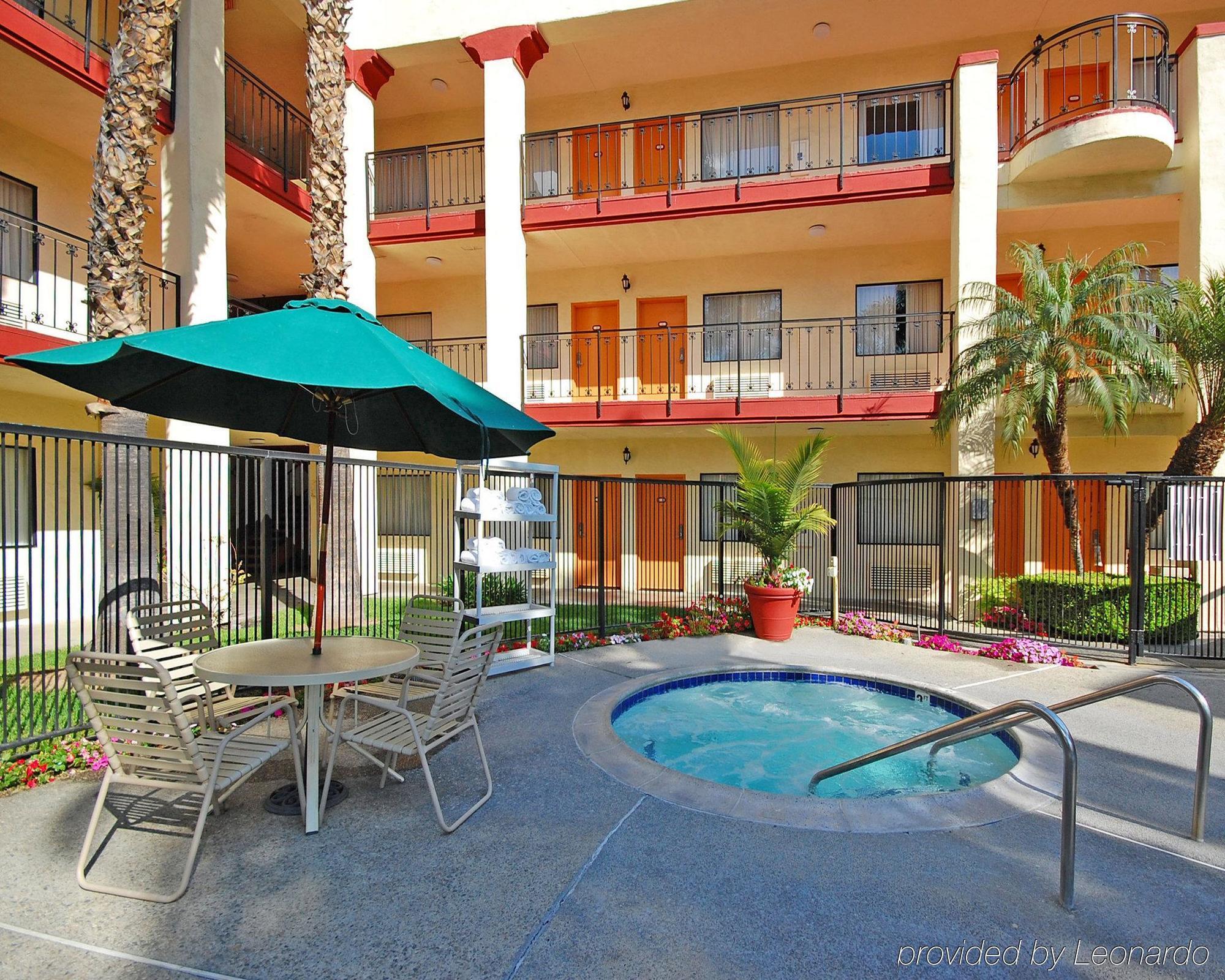 Comfort Inn & Suites Orange County John Wayne Airport Santa Ana Exterior photo